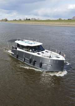 Cobra Futura 36