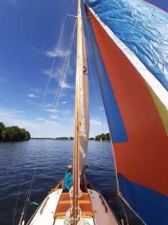 16er Mahagoni-Jollenkreuzer