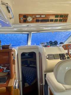 Sealine F33