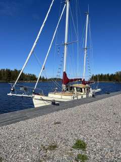 Benford 37 pilothouse ketch