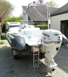 ZAR Formenti Zar 53 met Evinrude E-TEC 115