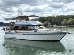 Motoryacht mit Flybridge