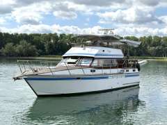 Motoryacht mit Flybridge