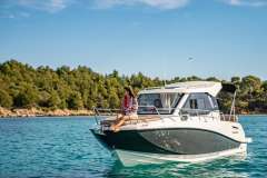 Quicksilver 705 Weekend  und Trailer Kajütboot