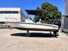 Boston Whaler 200 Dauntless Deckboot
