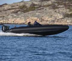 IRON 647  und Trailer Sportboot
