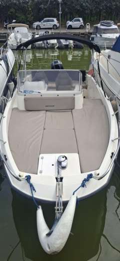 Quicksilver 675 ACTIV SUNDECK