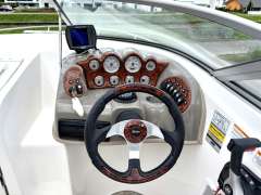 Rinker 232 Captiva Cuddy