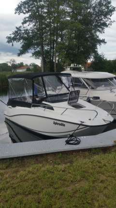 Quicksilver Activ 555 Cabin