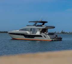 Schaefer 770 Flybridge