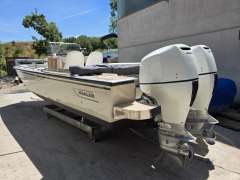 BOSTON WHALER OUTRAGE 25