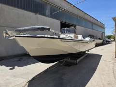 BOSTON WHALER OUTRAGE 25