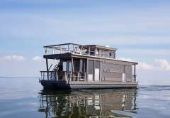 Houseboat  Under Dock  18 1
