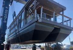 Houseboat  Under Dock  18 4