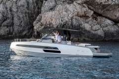 Invictus GT370 Motoryacht