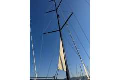 Mast of 2018 Hanse 588 sailboat against clear blue sky.