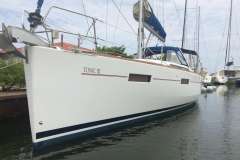 2013 Beneteau Oceanis 41 sailboat docked, featuring sleek design and modern rigging.