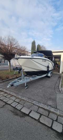 Quicksilver Activ 755 Sundeck