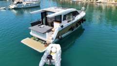 Sealine C390