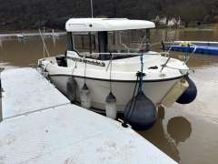 Quicksilver Capture 555 Cabin