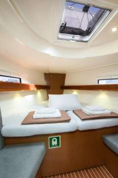 BAVARIA 40 CRUISER 2011