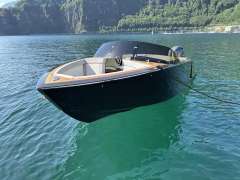 VTS Boats Flying Shark 5.7 Black Capri Bowrider