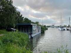 Aquavive Houseboat 1500 Met Vaste Overne Hausboot
