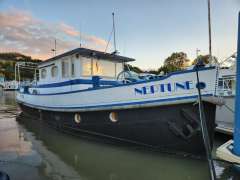 Ancien remorqueur fluvial transform&eacute; Motor yacht