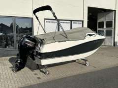 Quicksilver 455 cabin