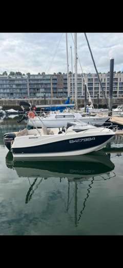 Quicksilver 455 cabin