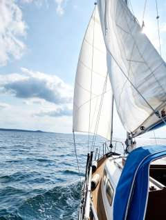 Hallberg-Rassy P28–Ocean-Ready Long Keel
