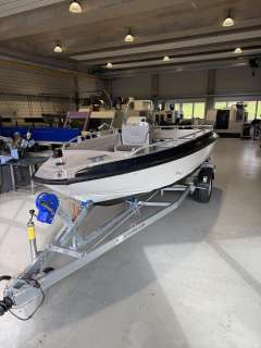 Buster L Bateau de sport