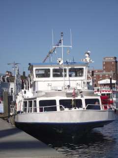 Fahrgastschiff / Hausboot