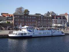Fahrgastschiff / Hausboot