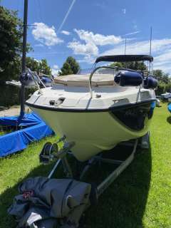 Quicksilver Active Cabin 555