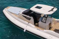 Manara Maxiline 40 Cabin Deck Boat