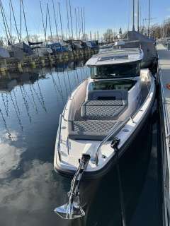 Axopar 37 Cross Cabin