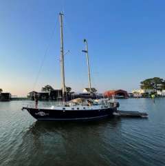 Bruce Roberts Offshore 38