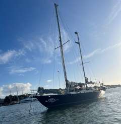 Bruce Roberts Offshore 38