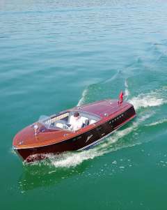 Portier Taifun Bateau à moteur classique