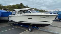 Nimbus 305 Coup&eacute; Cabin cruiser