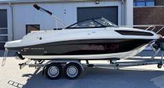 Bayliner VR5 Cuddy Cabin