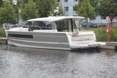 Jeanneau NC14 with new engines