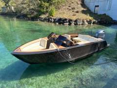 VTS Boats Flying Shark 5.7 Black Bowrider