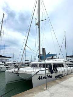 Lagoon 421