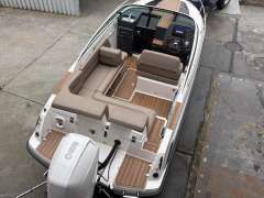 Flipper 670 DC Motoscafo