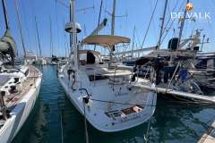 Hunter Marine 50 Center Cockpit