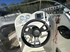 Quicksilver ACTIV 555 CABIN