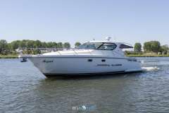 Tiara 4300 Sovran Motoros yacht