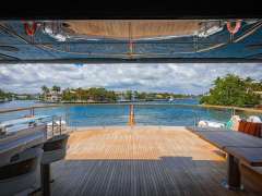 10 - Flybridge